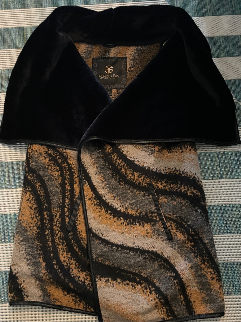 Fabulous Furs Black Collar Wave-Pattern Vest Size L